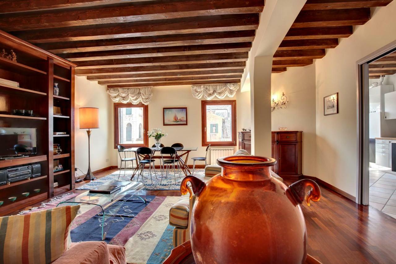 Biennale Terrace Apt Venecia